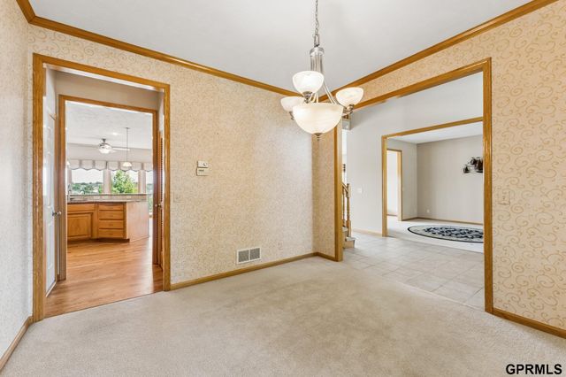 7823 N 156th Avenue, Bennington, NE 68007