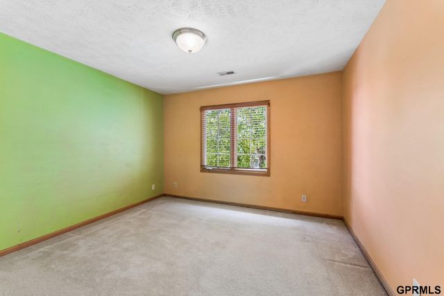 7823 N 156th Avenue, Bennington, NE 68007