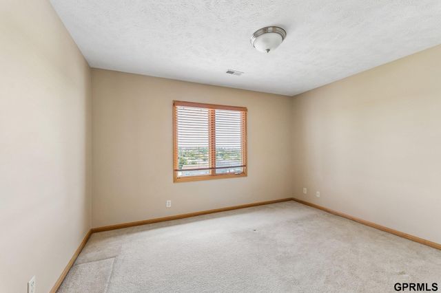 7823 N 156th Avenue, Bennington, NE 68007