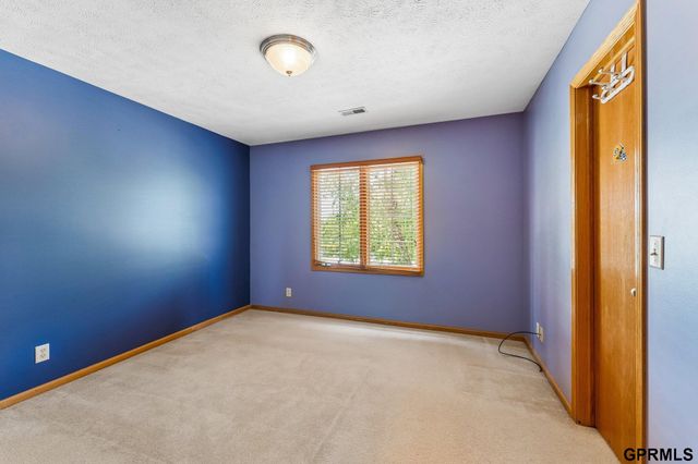 7823 N 156th Avenue, Bennington, NE 68007