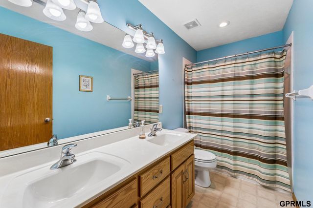 7823 N 156th Avenue, Bennington, NE 68007