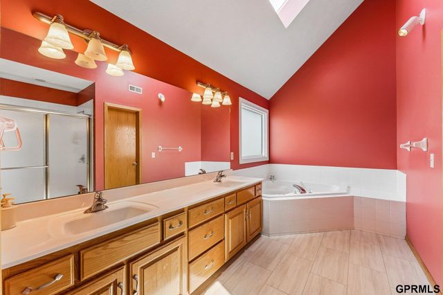 7823 N 156th Avenue, Bennington, NE 68007