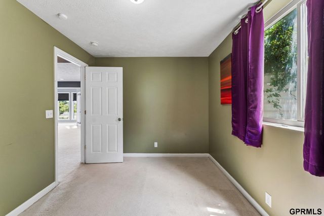 7823 N 156th Avenue, Bennington, NE 68007
