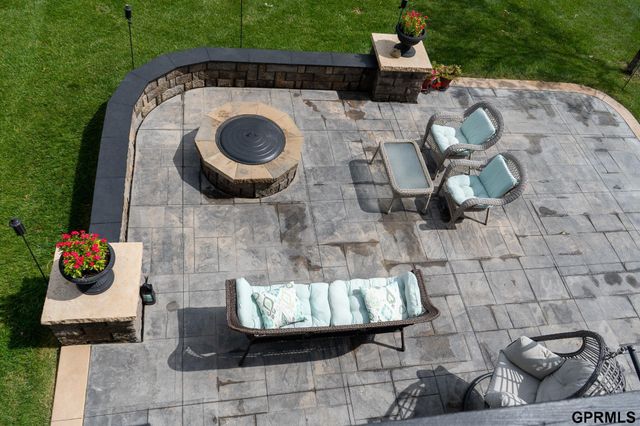 7823 N 156th Avenue, Bennington, NE 68007