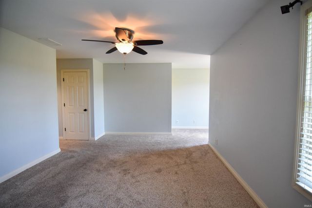 373 E Hirsch Woods Lane, Haubstadt, IN 47639