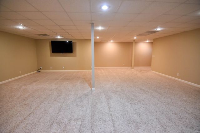 373 E Hirsch Woods Lane, Haubstadt, IN 47639