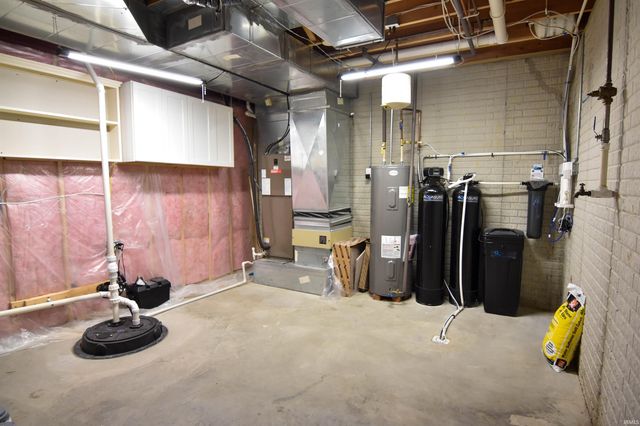 373 E Hirsch Woods Lane, Haubstadt, IN 47639