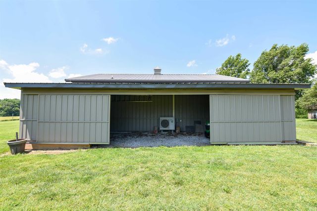 373 E Hirsch Woods Lane, Haubstadt, IN 47639
