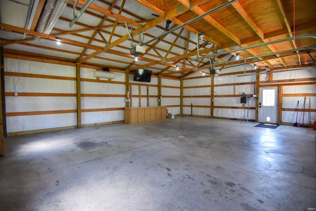 373 E Hirsch Woods Lane, Haubstadt, IN 47639