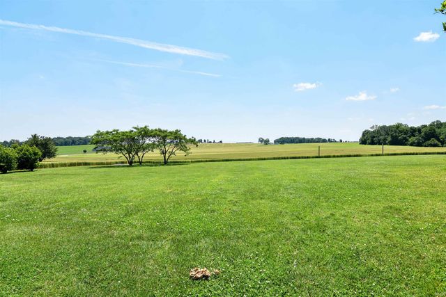 373 E Hirsch Woods Lane, Haubstadt, IN 47639