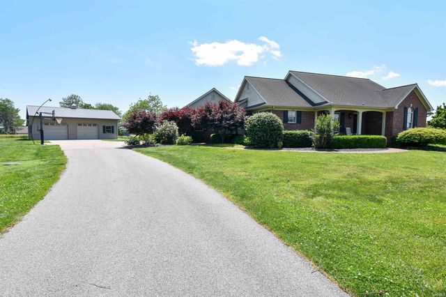 373 E Hirsch Woods Lane, Haubstadt, IN 47639