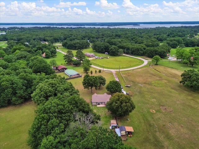 300 Rs County Road 3367, Emory, TX 75440