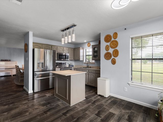300 Rs County Road 3367, Emory, TX 75440