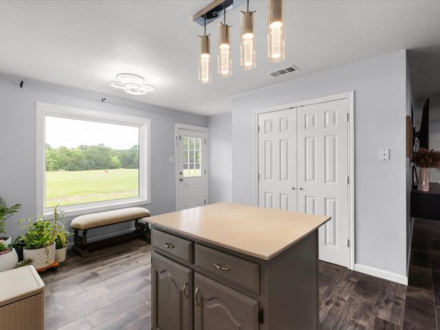 300 Rs County Road 3367, Emory, TX 75440