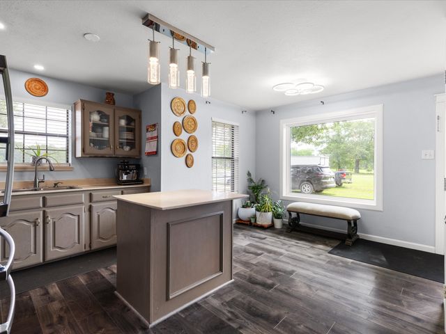 300 Rs County Road 3367, Emory, TX 75440