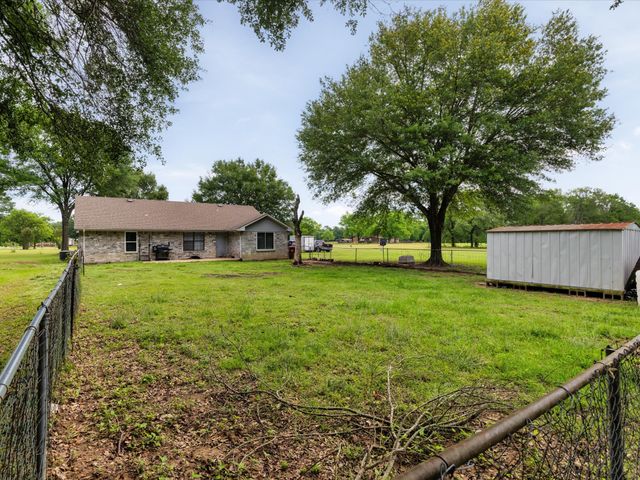 300 Rs County Road 3367, Emory, TX 75440