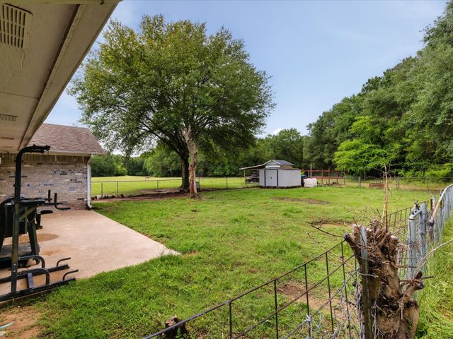 300 Rs County Road 3367, Emory, TX 75440