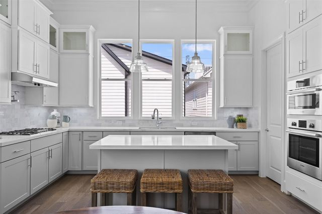 8711 Park Kolbe Lane, Houston, TX 77080