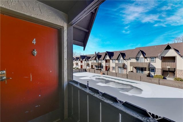 6228 Robinson Street 4, Overland Park, KS 66202