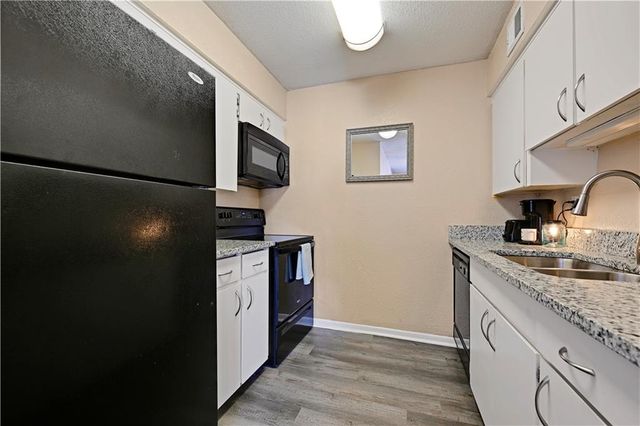 6228 Robinson Street 4, Overland Park, KS 66202