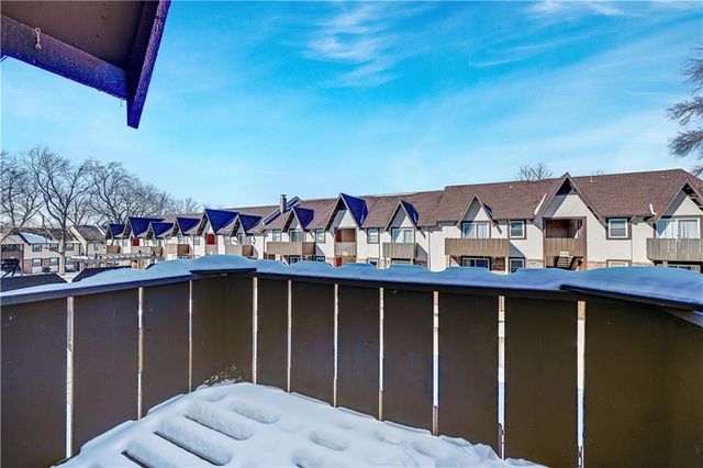 6228 Robinson Street 4, Overland Park, KS 66202