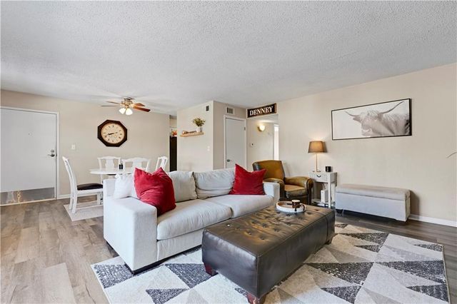 6228 Robinson Street 4, Overland Park, KS 66202