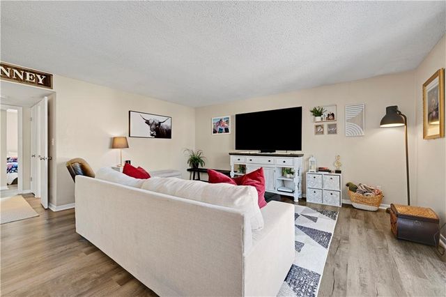 6228 Robinson Street 4, Overland Park, KS 66202