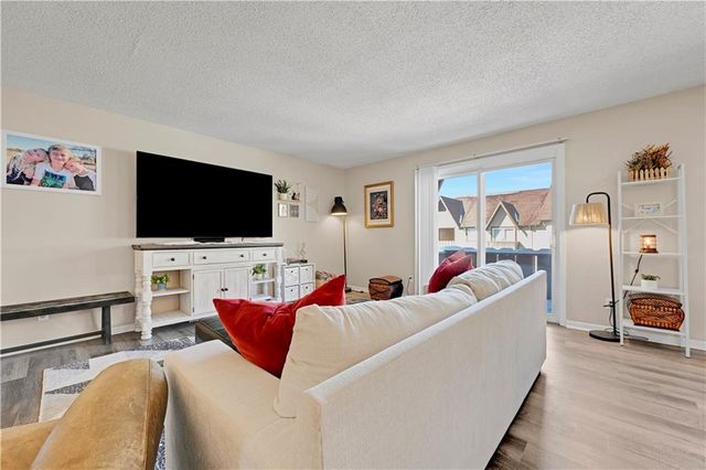 6228 Robinson Street 4, Overland Park, KS 66202