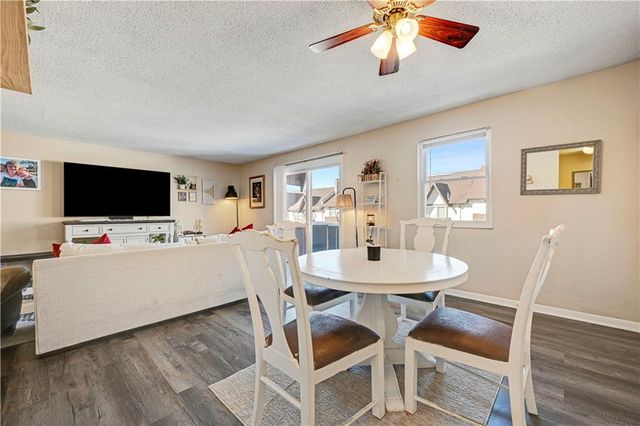 6228 Robinson Street 4, Overland Park, KS 66202