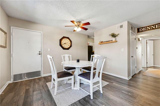 6228 Robinson Street 4, Overland Park, KS 66202