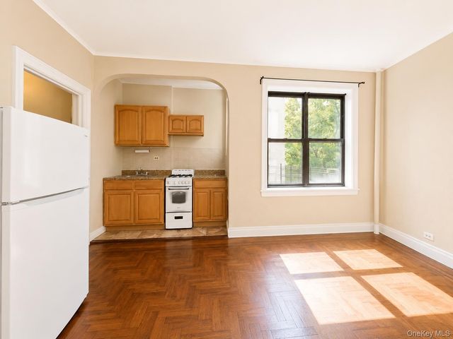 700 Oakland Place 5B, Bronx, NY 10457