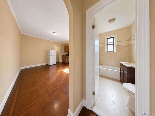 700 Oakland Place 5B, Bronx, NY 10457