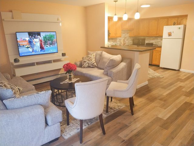753 S Dwyer Avenue E, Arlington Heights, IL 60005