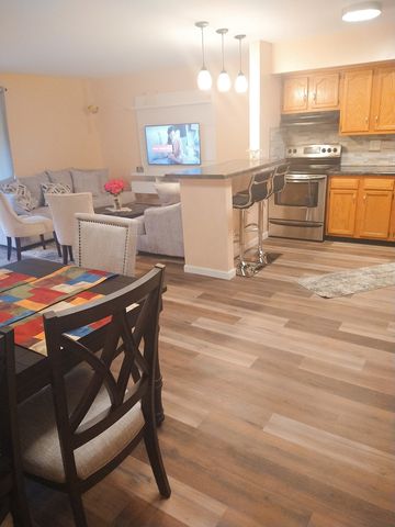 753 S Dwyer Avenue E, Arlington Heights, IL 60005