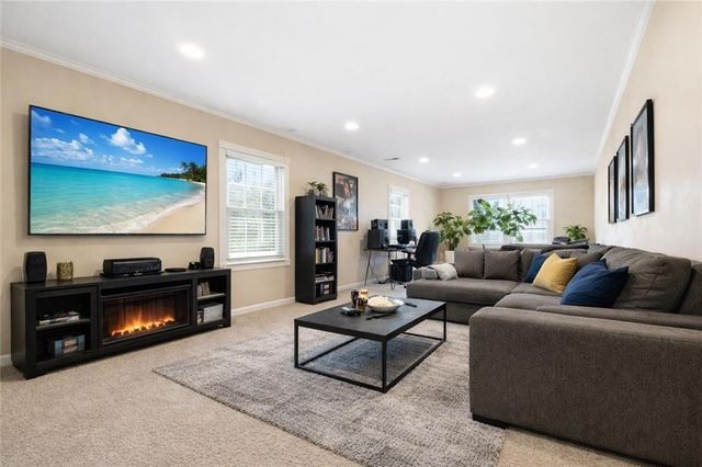 5027 Castlewood Drive SW, Lilburn, GA 30047