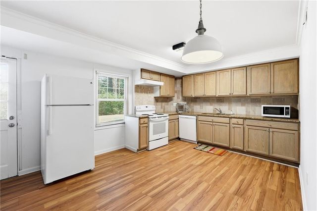 5027 Castlewood Drive SW, Lilburn, GA 30047