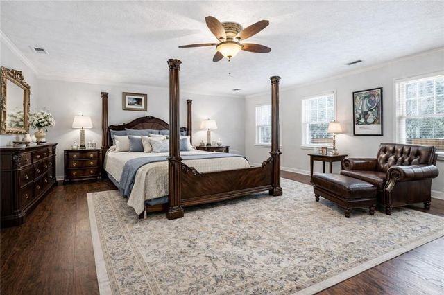 5027 Castlewood Drive SW, Lilburn, GA 30047