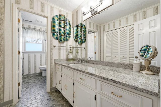 5027 Castlewood Drive SW, Lilburn, GA 30047