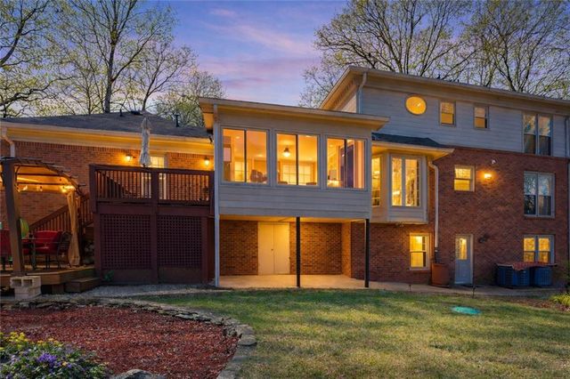 5027 Castlewood Drive SW, Lilburn, GA 30047