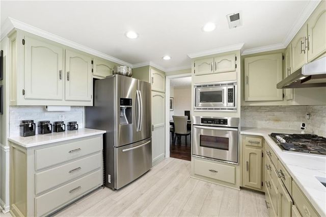 5027 Castlewood Drive SW, Lilburn, GA 30047