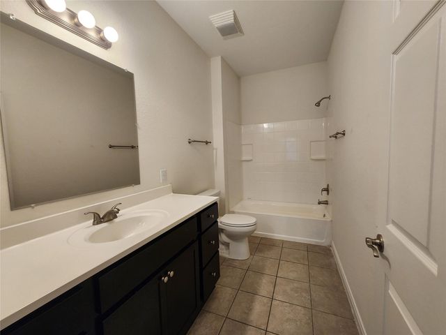 6306 Red Oak Drive, Hitchcock, TX 77563