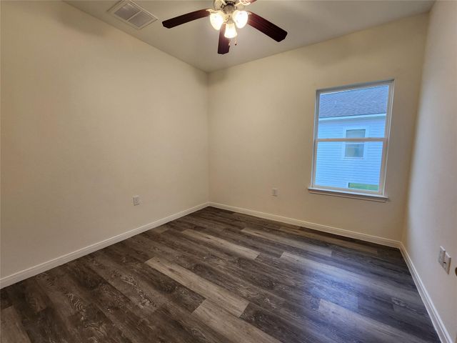 6306 Red Oak Drive, Hitchcock, TX 77563