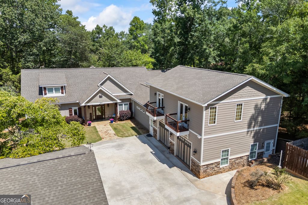 357 Tugaloo Point, Hartwell, GA 30643