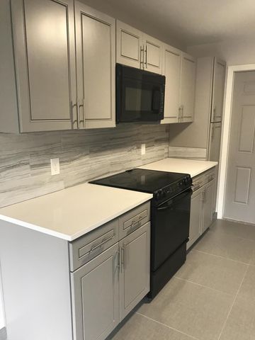 142 SW 8th Avenue Apt B, Delray Beach, FL 33444