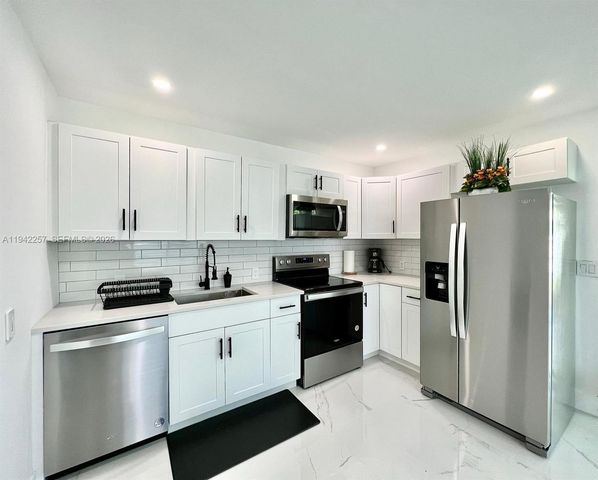 15100 Polk St ., Miami, FL 33176