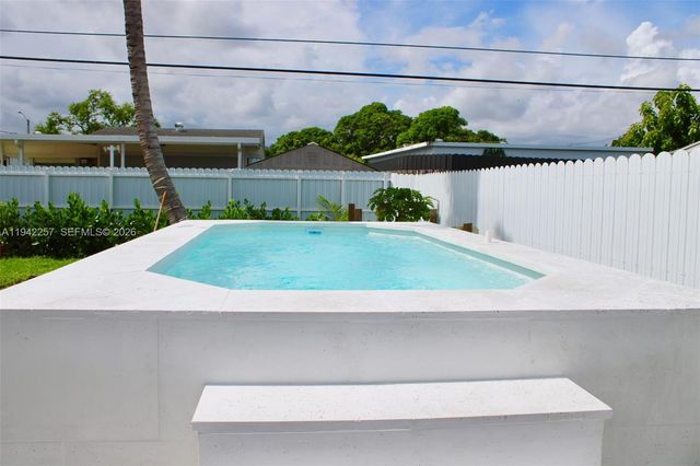 15100 Polk St ., Miami, FL 33176