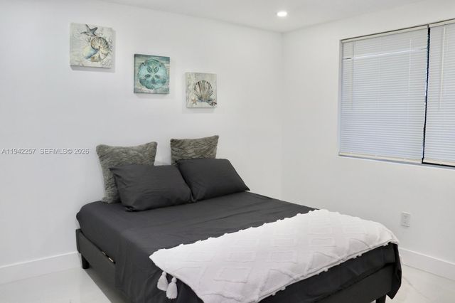 15100 Polk St ., Miami, FL 33176