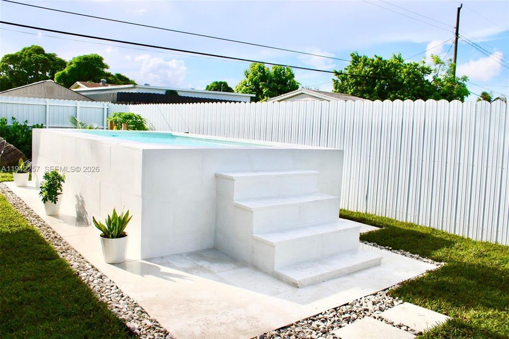 15100 Polk St ., Miami, FL 33176