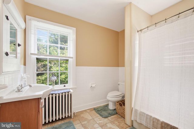 1562 YELLOW SPRINGS RD, Chester Springs, PA 19425