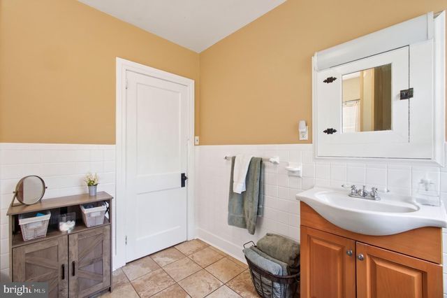 1562 YELLOW SPRINGS RD, Chester Springs, PA 19425